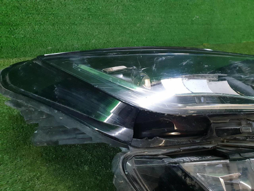 Битая Фара правая Skoda Kodiaq (2016-2022) LED