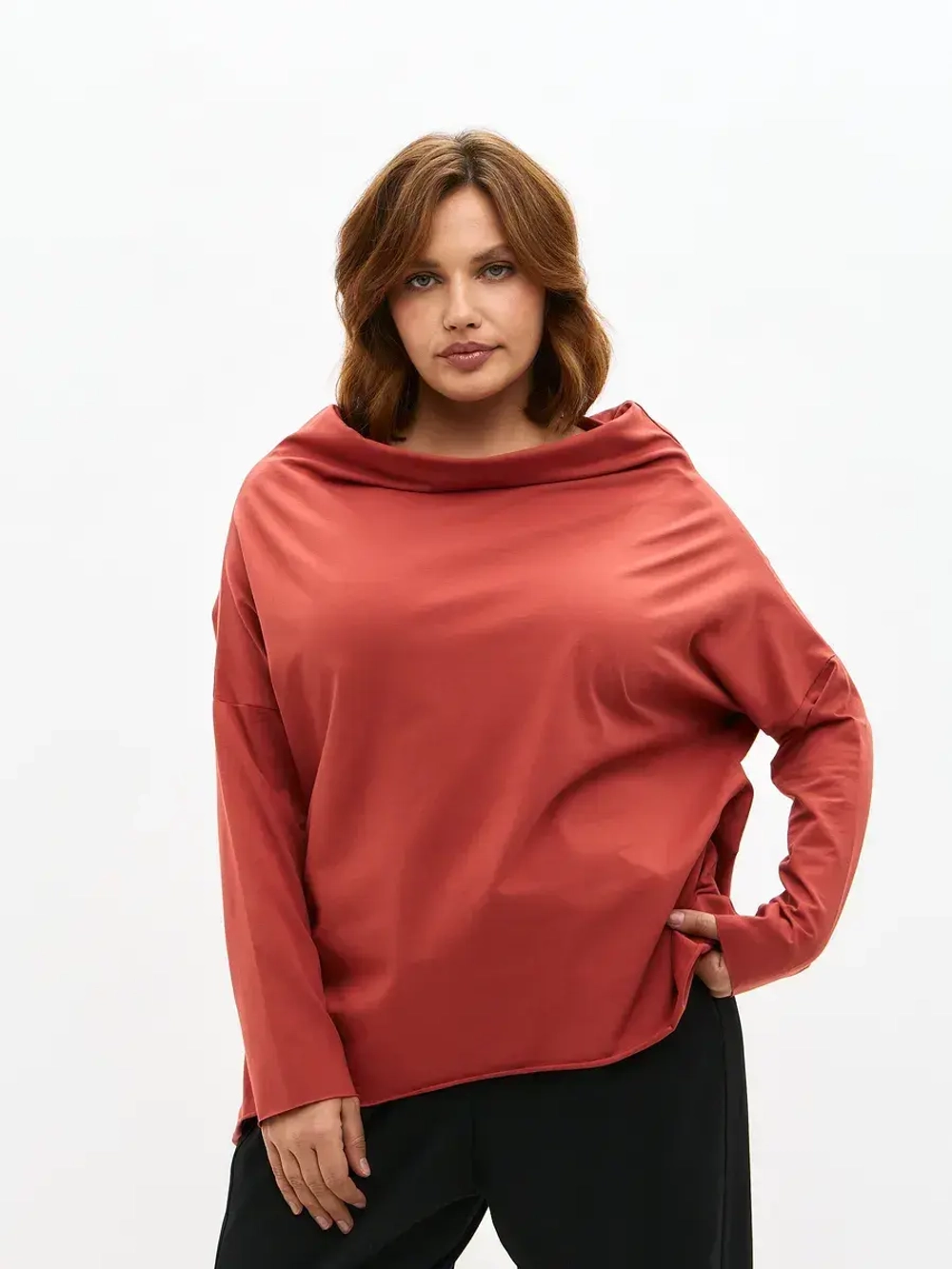 Лонгслив оверсайз с вырезом лодочка