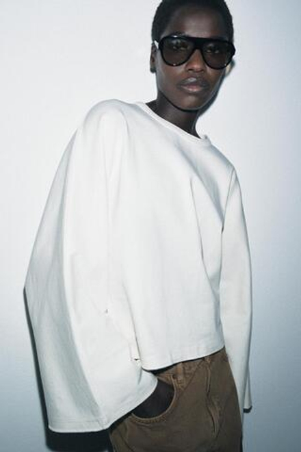 ZARA ФУТБОЛКА С РУКАВАМИ-КРЫЛЫШКАМИ, ЦВЕТ СЛИВОЧНОГО МАСЛА