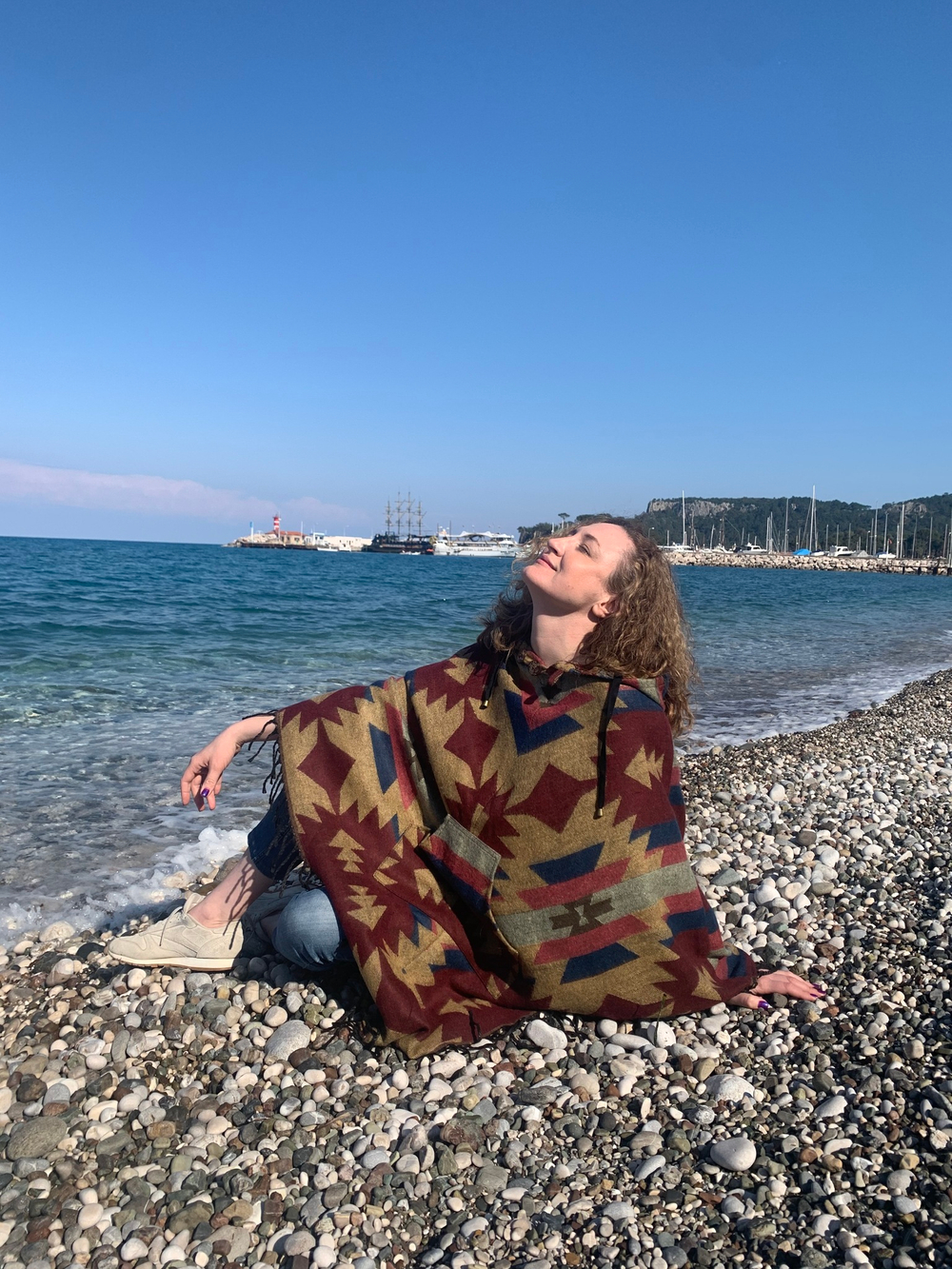 Пончо женское шерстяное с орнаментом