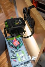 LED-прожектор Greenworks G82WLH с гибридным питанием, 82V / 220V, 1250/2500 лм, крюк для подвеса, крепление на стену, кабель 30 см, без АКБ и ЗУ (3504007)