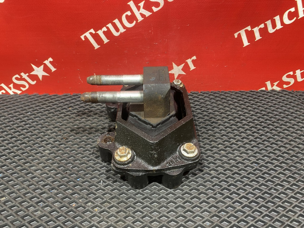 Подушка двигателя 2020г