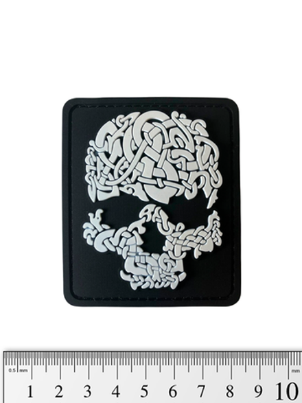 Шеврон Череп кельтский узор PVC. Чёрный светится в темноте