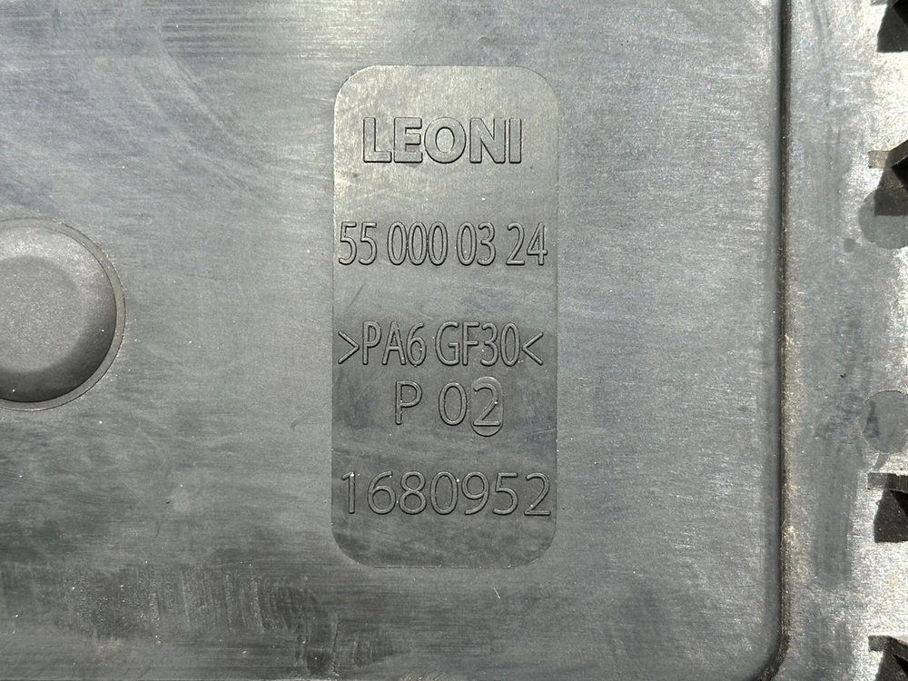 Крышка блока силовых предохранителей