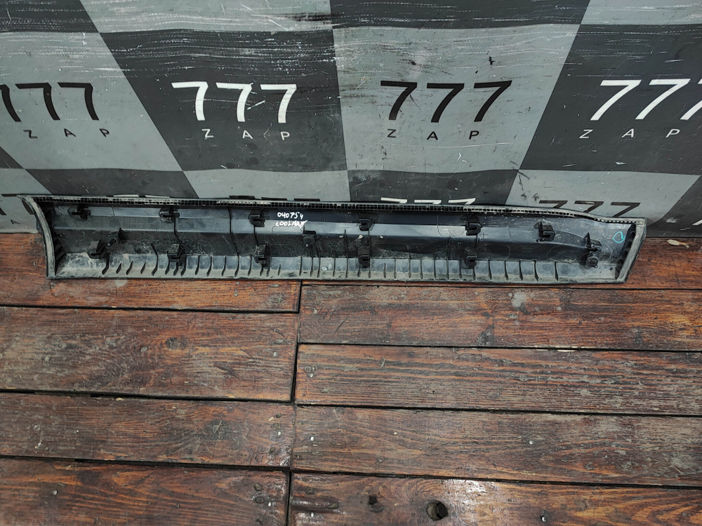 Накладка двери передней левой Geely Coolray 19-нв Б/У Оригинал 5075035900