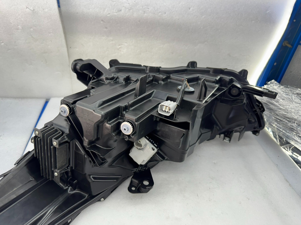 Оригинальная LED фара Toyota Highlander (Lufang)