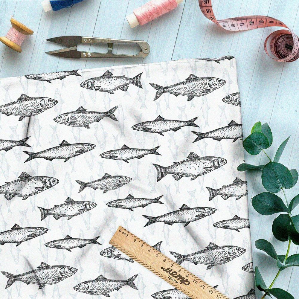 Ткань флис рыбы на бежевом фоне