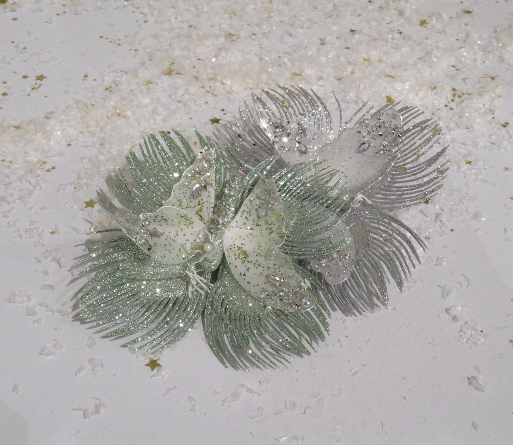 Бабочка на клипсе 16х16х3 House of Seasons белая/мятная