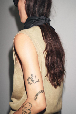 ZARA ОДНОТОННЫЙ ТРИКОТАЖНЫЙ ТОП-ЖИЛЕТ, РЫЖЕВАТО-КОРИЧНЕВЫЙ