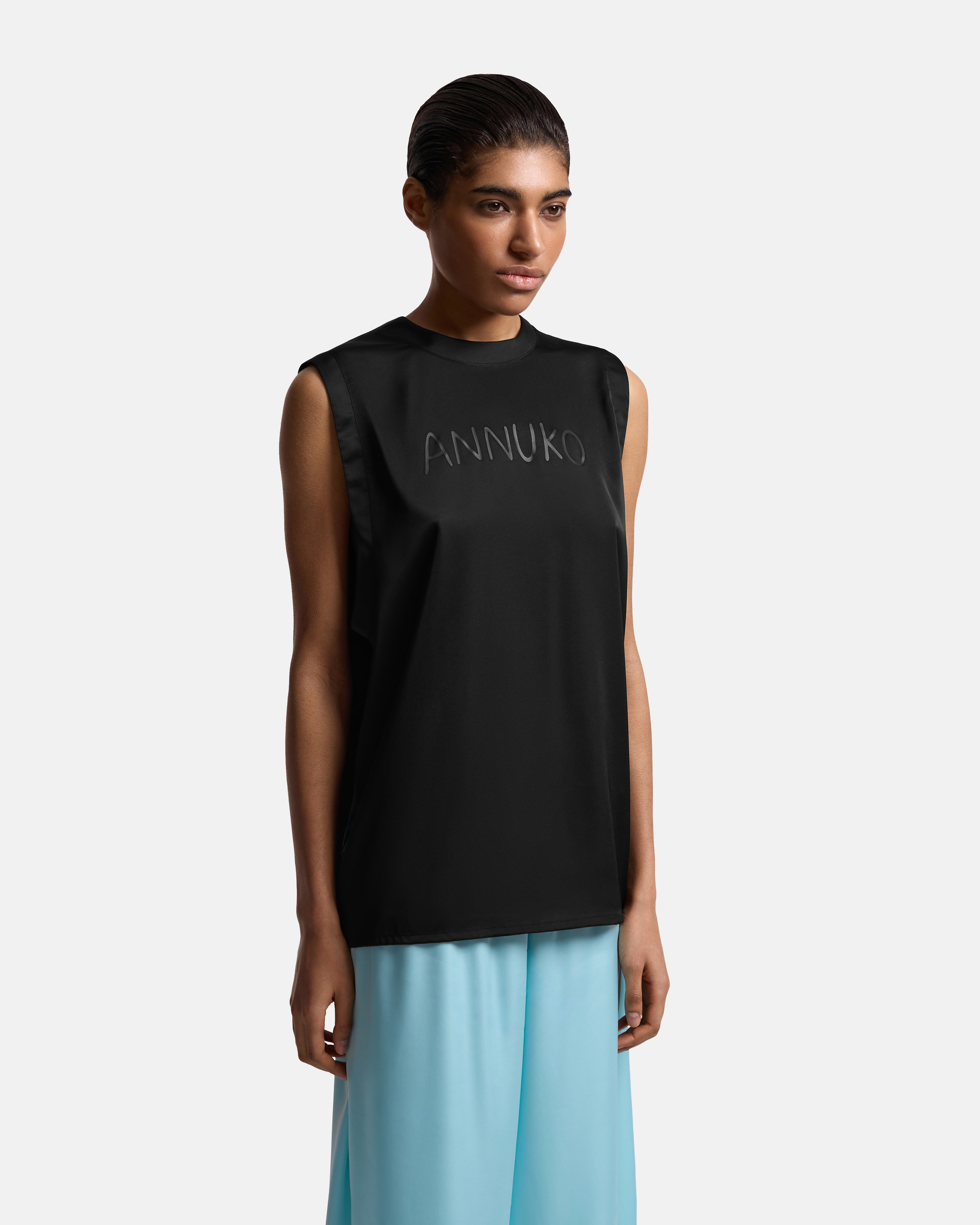 МАЙКА ИЗ САТИНА