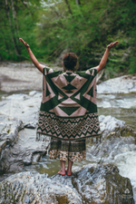 Накидка с этническим геометрическим рисунком зеленая