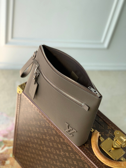 Louis Vuitton Takeoff Pouch
