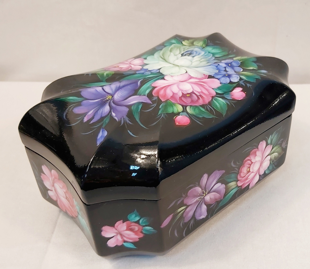 Шкатулка "Цветы на черном" с жостовской росписью
