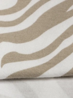 Бежевый костюм для девочки на осень