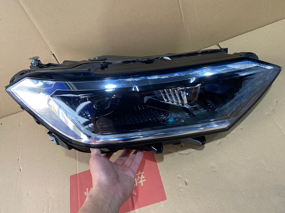 Оригинальные LED фары на Volkswagen Jetta (2012-2019) низкой комплектации