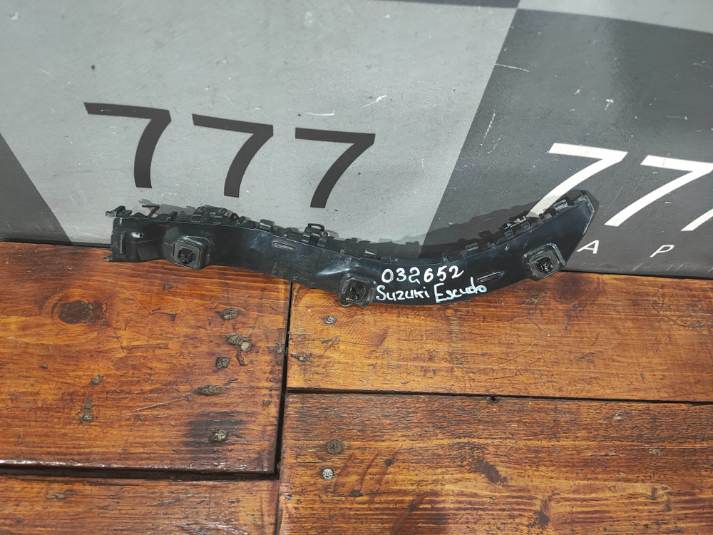 Направляющая заднего бампера Suzuki Vitara 2 14-нв Б/У Оригинал 7183254P0