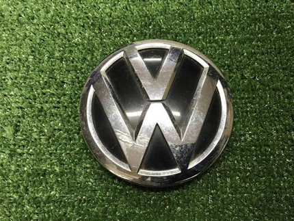 Эмблема решетки радиатора VW Polo sedan 5 (15-20)