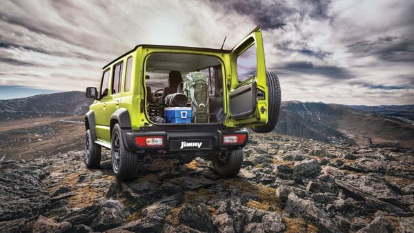 Гамма Suzuki Jimny пополнилась «пятидверкой»