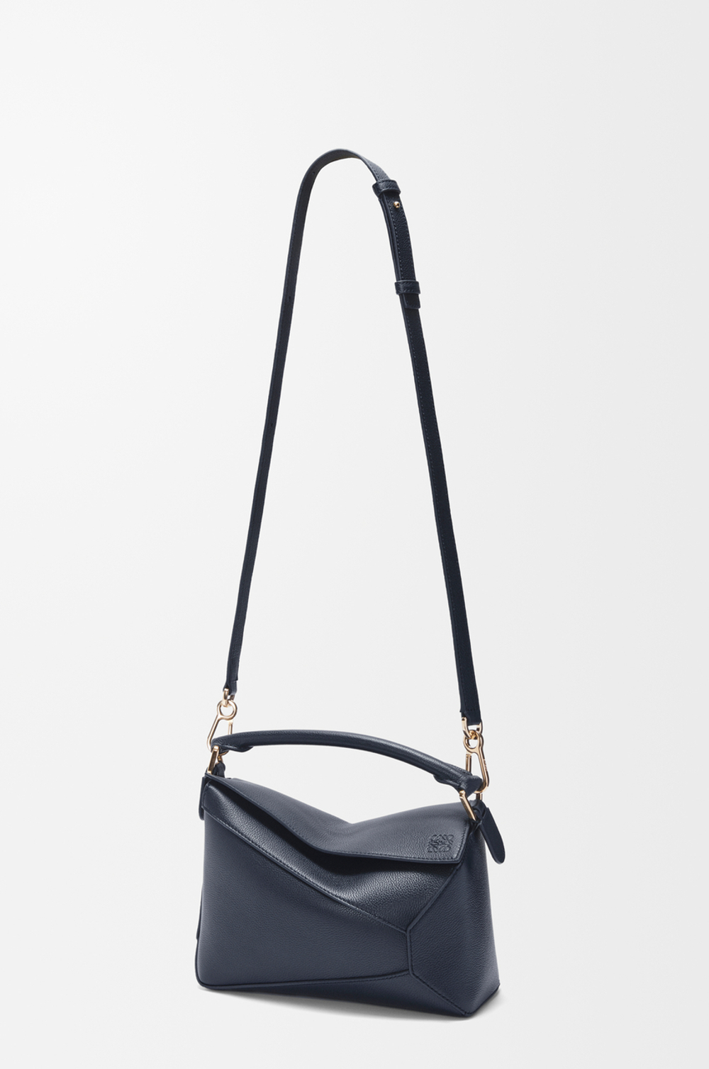 Loewe Маленькая сумка Puzzle Edge из мягкой зернистой телячьей кожи, темно-синий