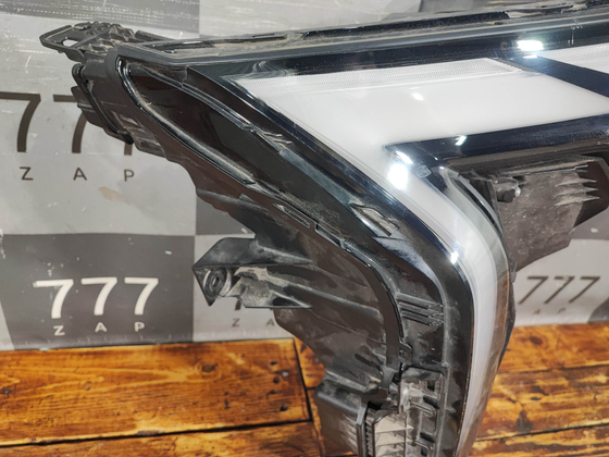 Фара правая LED Geely Atlas 2 23-нв Б/У Оригинал 7051051200
