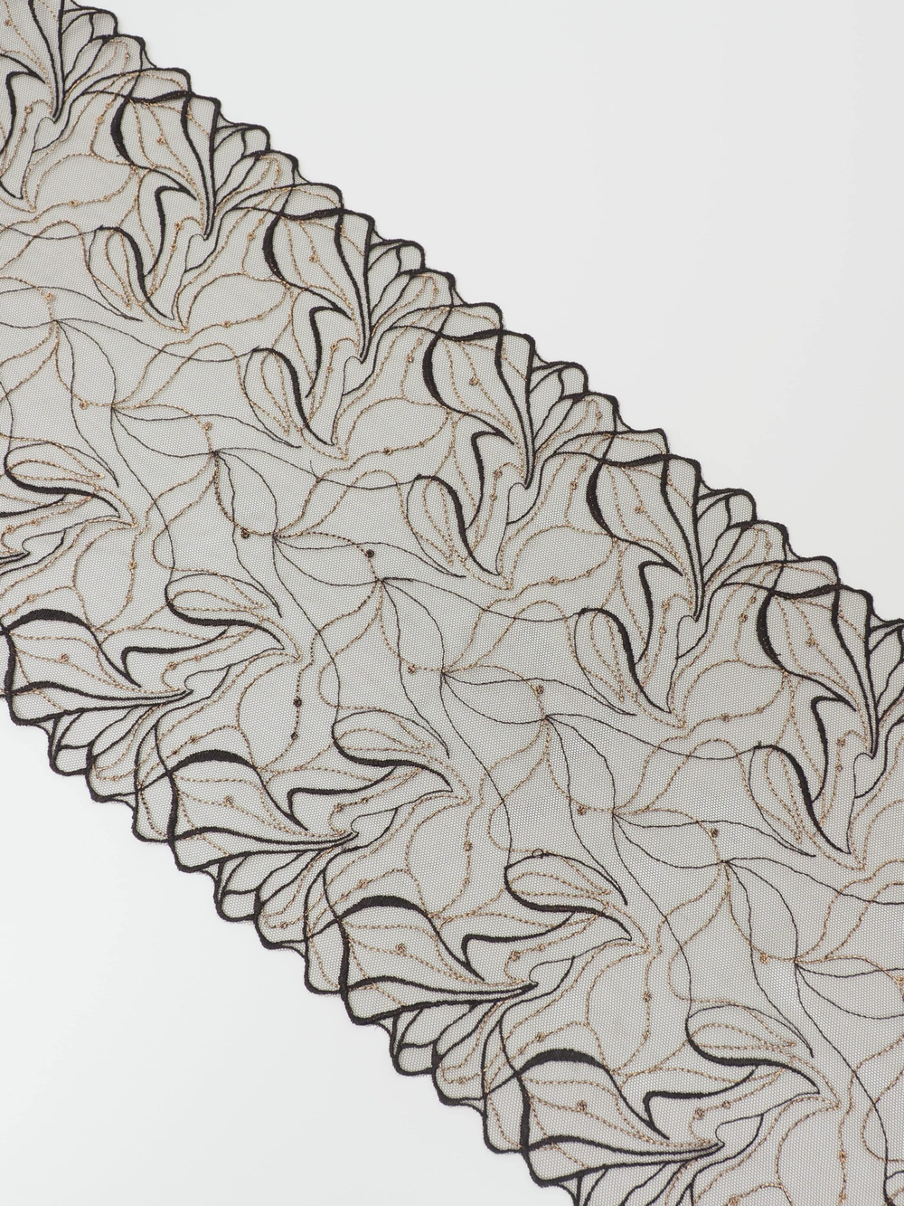 Вышивка на сетке черная с золотым люрексом неэластичная ширина 24 см ОТРЕЗЫ