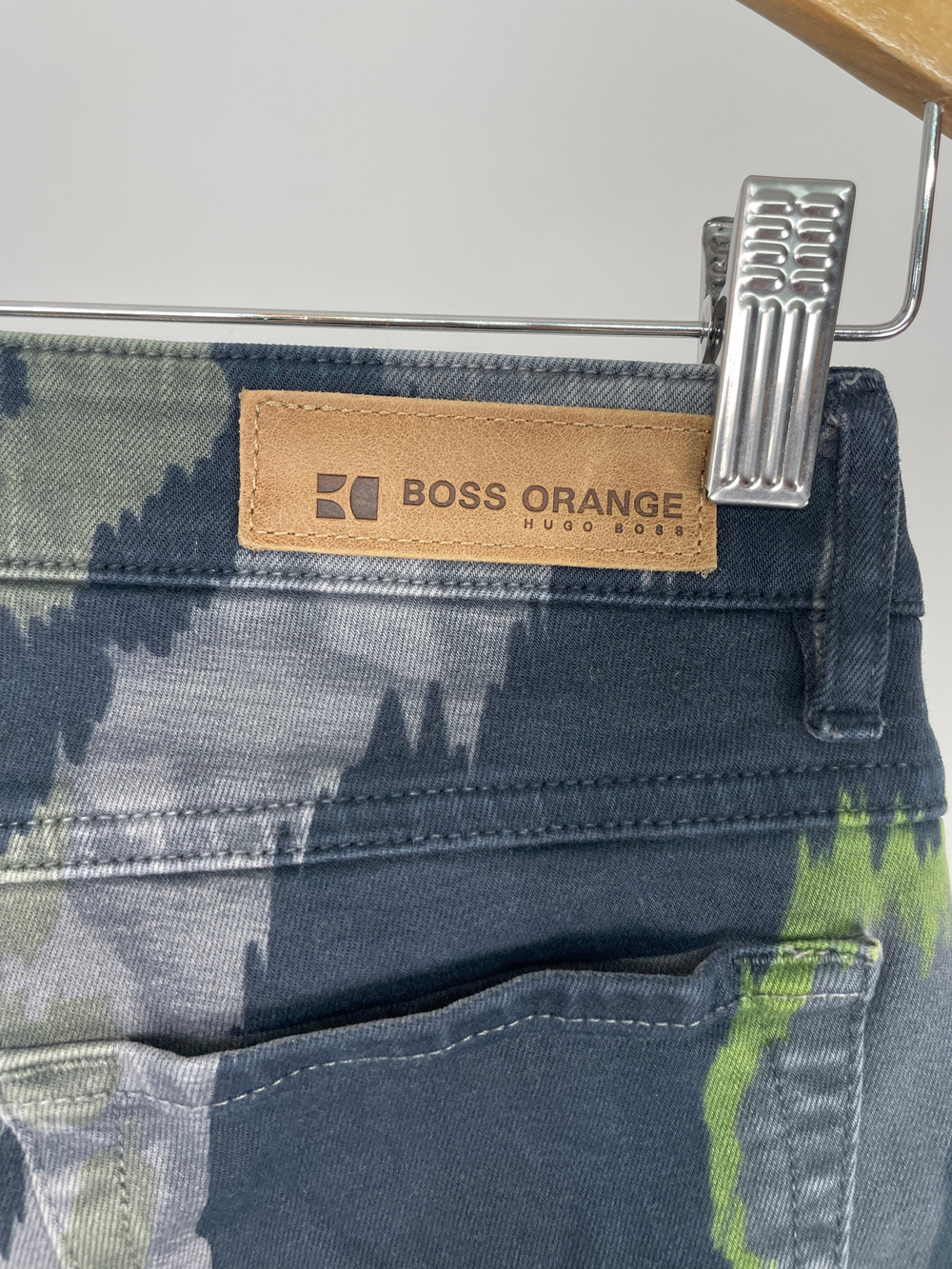 Джинсы Hugo Boss