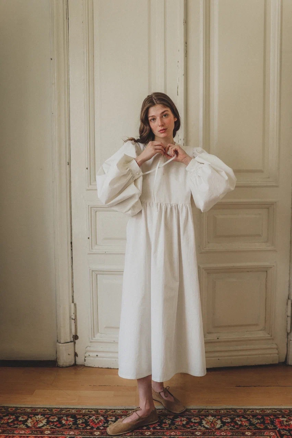 Платье с объемным рукавом из джинсы Айвори