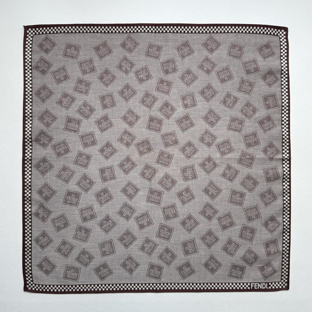 Платок коричневый Fendi