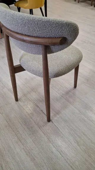 Стул Holmes, бежевый, ножки орех