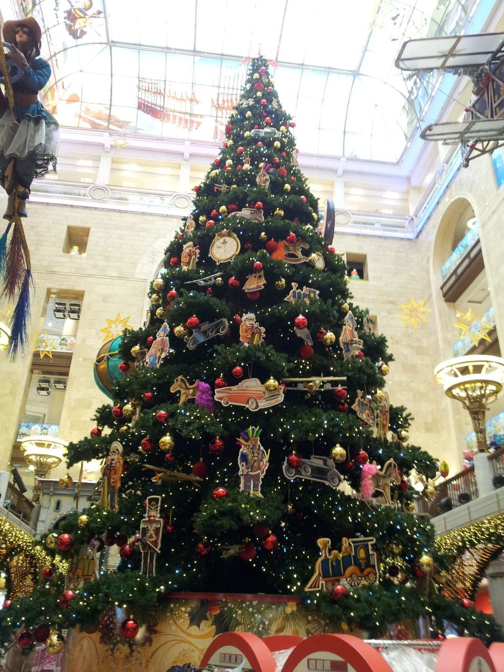 Светодинамическая елка ствольная - встроенная гирлянда: Холодный свет - "Таежная" от 11 до 21 м