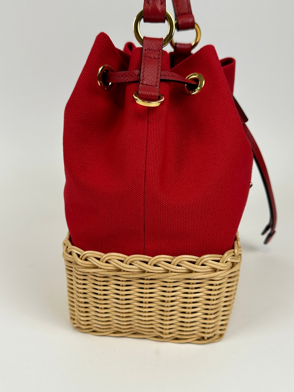 Сумка Prada Bucket Bag in Wicker and Canvas