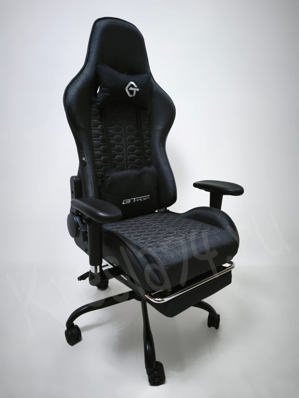 Геймерское кресло из ткани. Серое