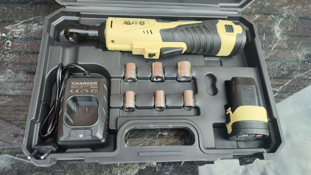 Аккумуляторный инструмент Трещетка Feng Bao FB-406