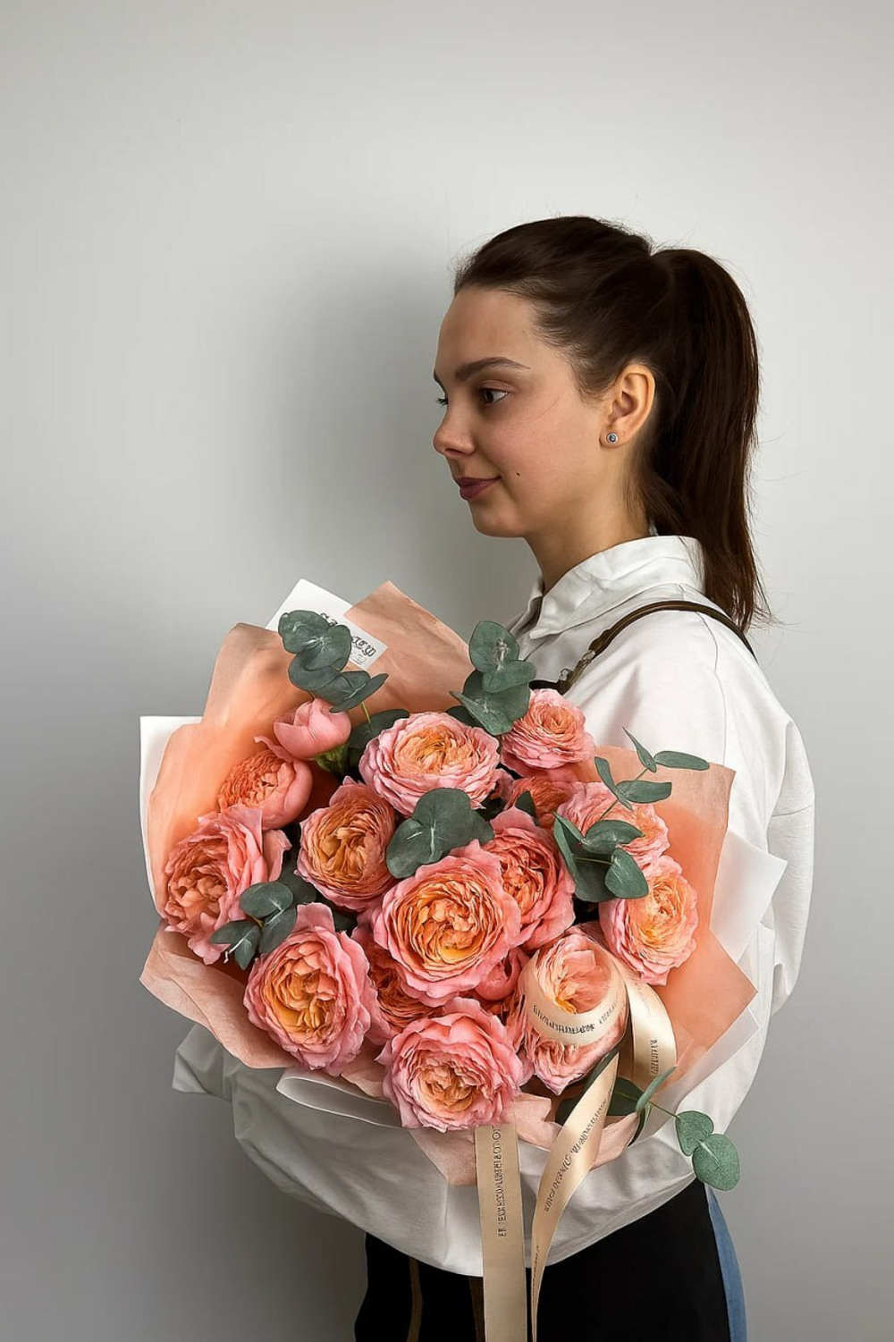 персиковый букет с кустовой пионовидной розой Джульетта. Букет 260720252