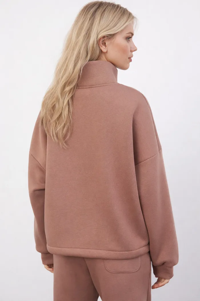 Утепленная олимпийка на молнии цвета молочный шоколад