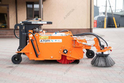 Щетка дорожная на погрузчик, с прибордюрной щеткой - AТOM 2500