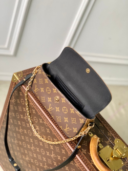 Louis Vuitton Ivy Wallet On Chain Bag