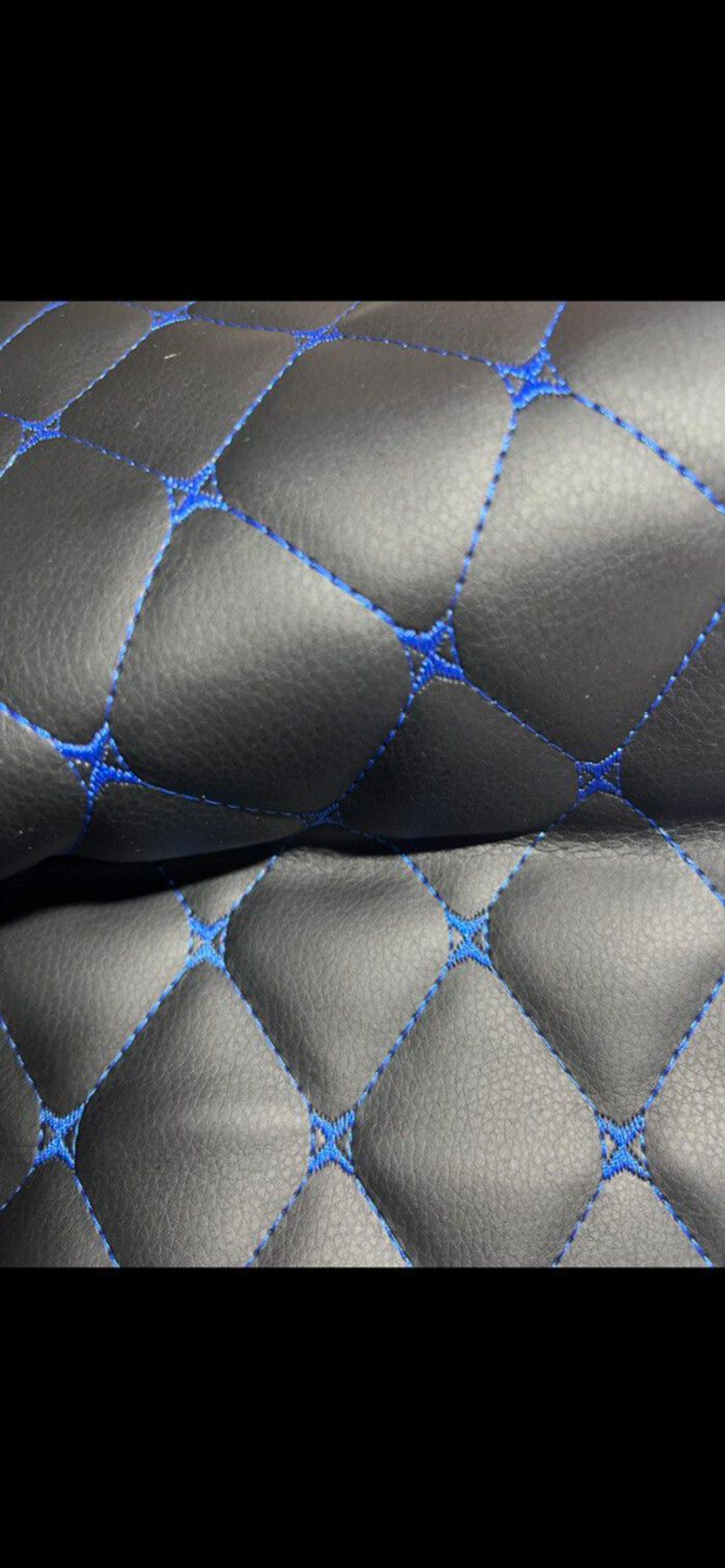 Стёганая чёрная экокожа на поролоне 3 мм. со спанбондом (синяя нить Бабочка) 140см. х 100 см.