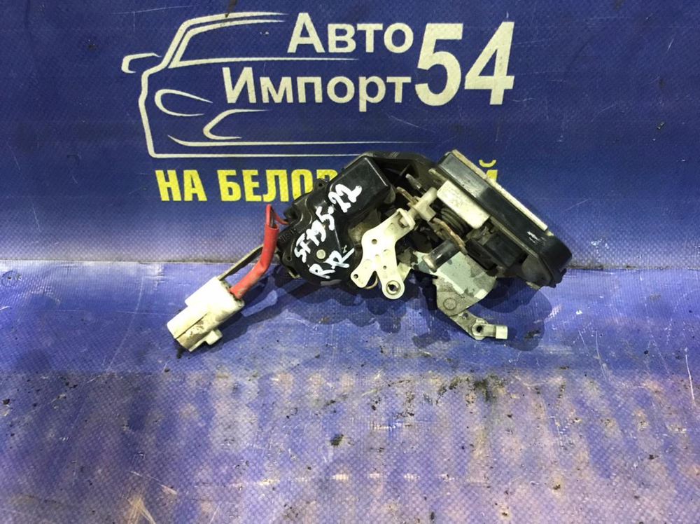 Замок двери задней правой TOYOTA CORONA 1993