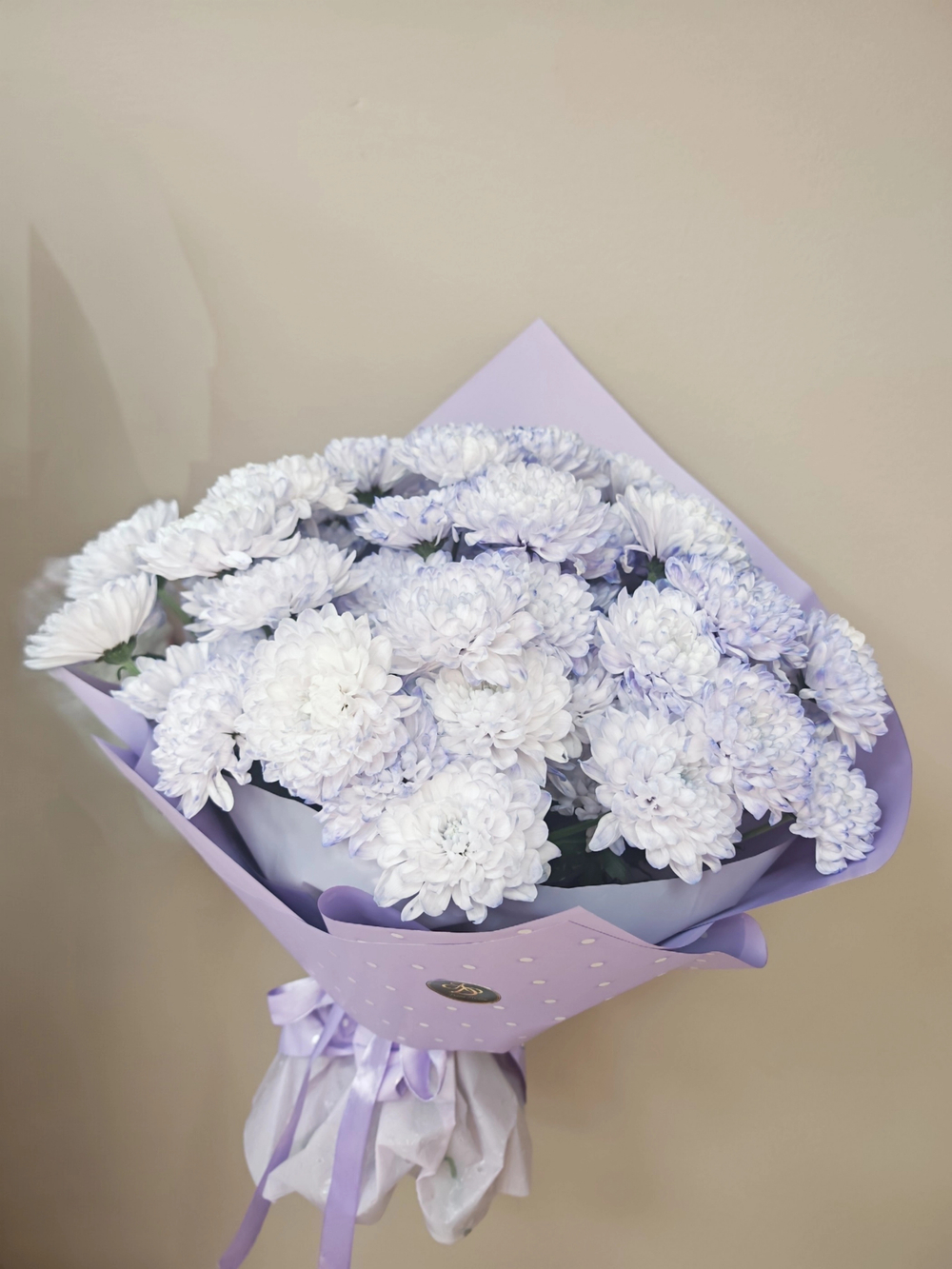 Монобукет из 11 фиолетовых хризантем