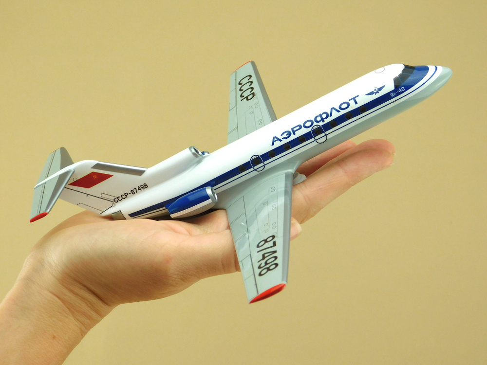 Модель самолета Як-40 (М1:100, Аэрофлот СССР-87498)