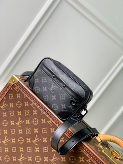 Louis Vuitton Alpha Wearable Wallet