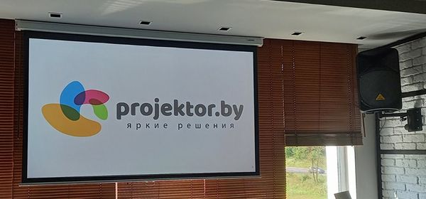 Установка проектора в кафе для трансляций видео