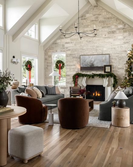 Бежевый пуф “Ари”