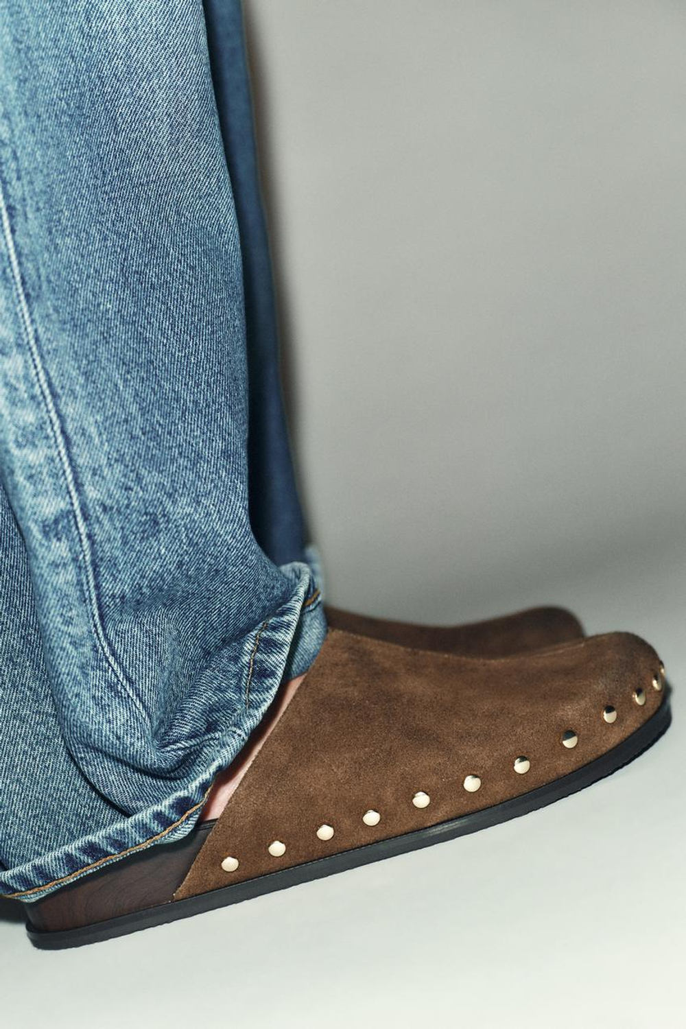 ZARA КОЖАНЫЕ САБО С ЗАКЛЕПКАМИ, КОРИЧНЕВЫЙ