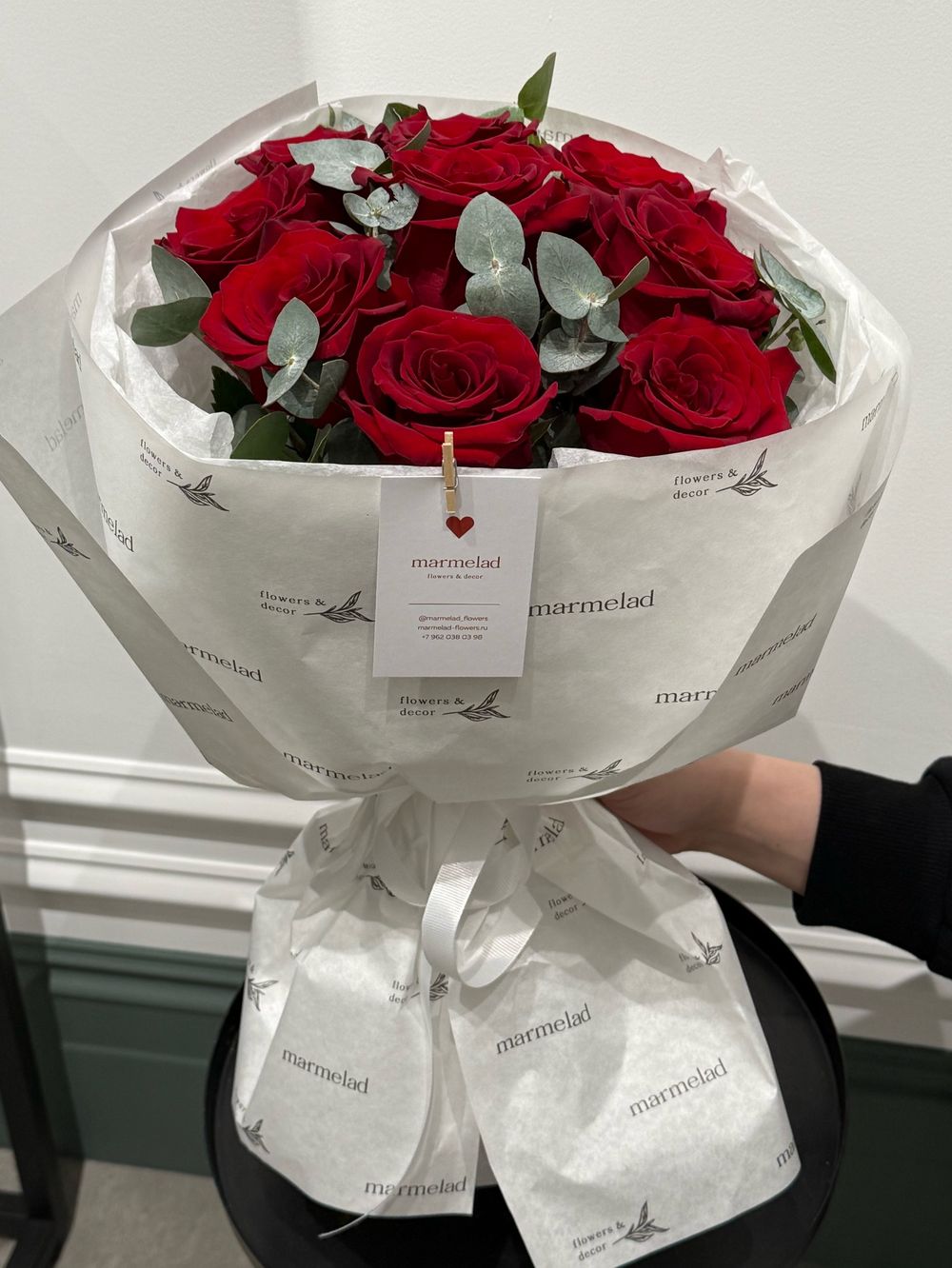 Моно букет из одноголовой розы и эвкалипта