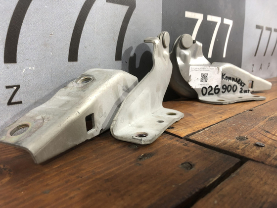 Петля капота комплект Mitsubishi Outlander 2 XL Б/У  MN175241