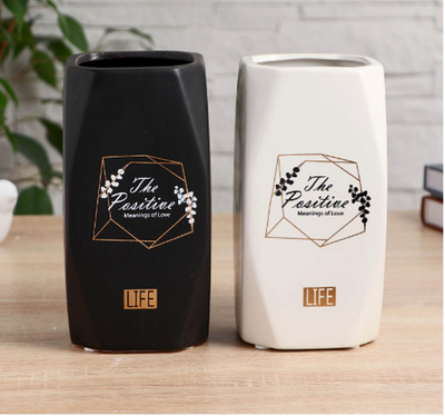 Керамическая ваза для цветов, сухоцветов «Грани», настольная, 8.5×9×17.5 см, МИКС