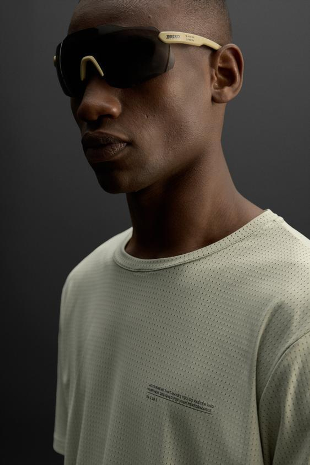 ZARA ПЕРФОРИРОВАННАЯ СПОРТИВНАЯ ФУТБОЛКА, ПЕСОЧНЫЙ