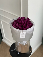 Букет из 25 фиолетовых тюльпанов